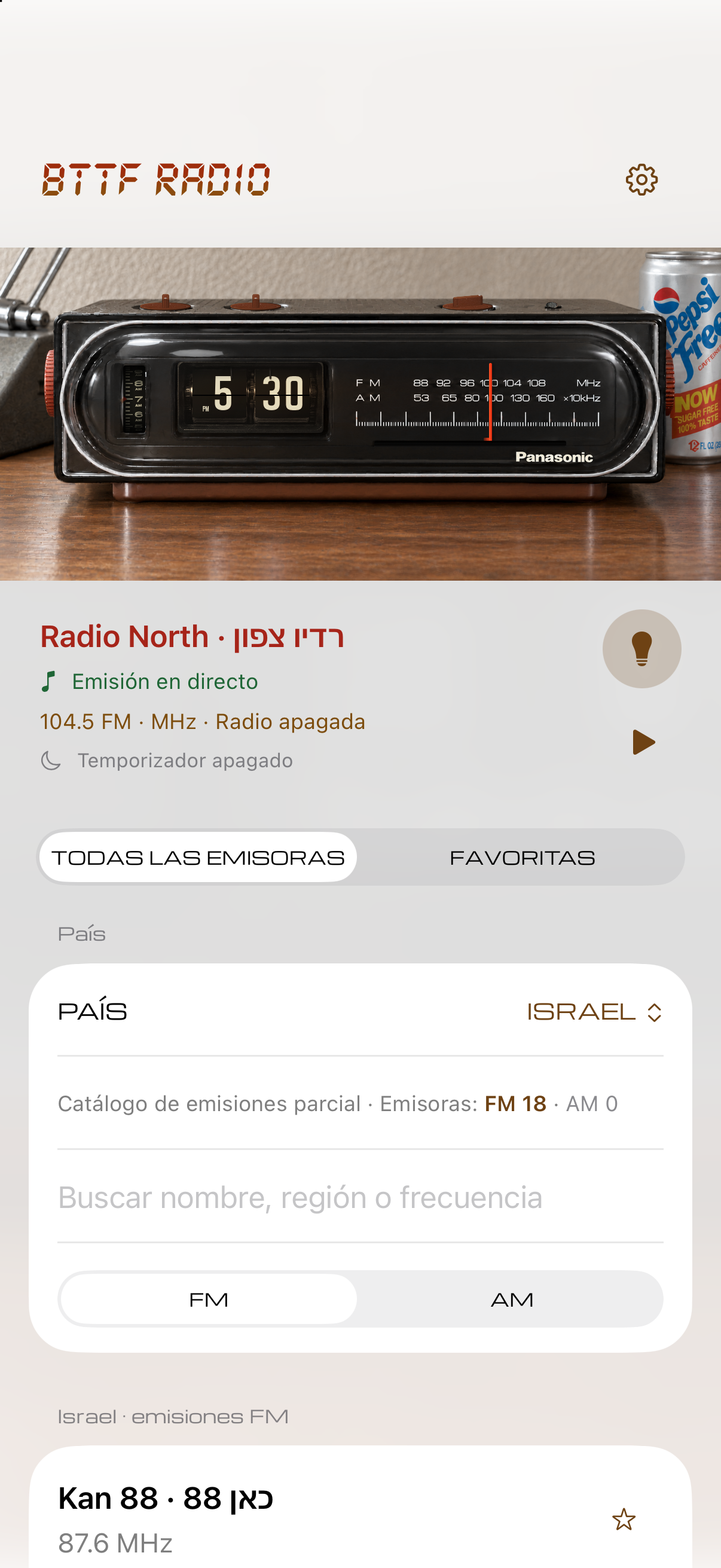 Captura de la versión de desarrollo de BTTF Radio para iPhone con controles fotográficos