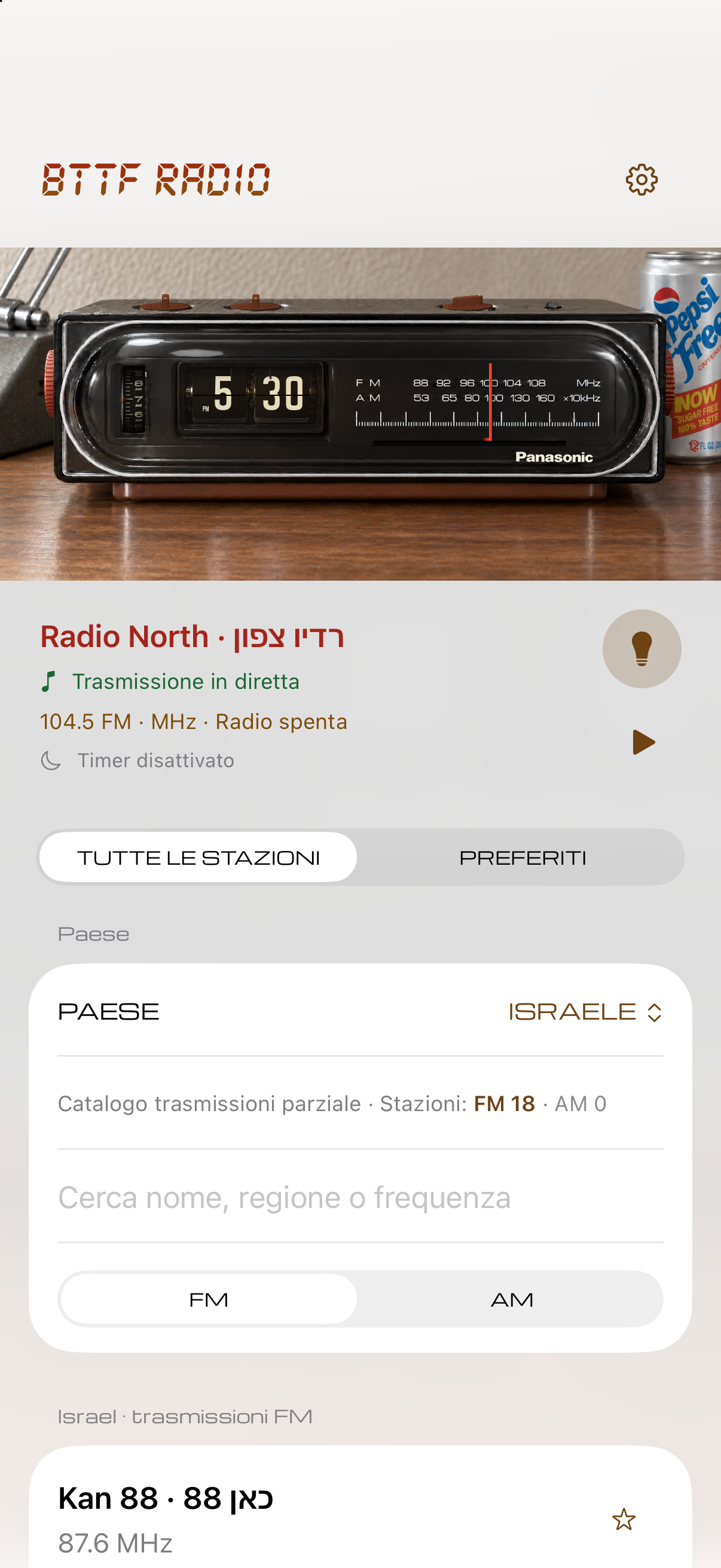 Schermata della versione di sviluppo di BTTF Radio per iPhone con comandi fotografici