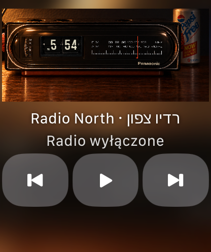 Zrzut wersji rozwojowej BTTF Radio na Apple Watch z przyciskami odtwarzania