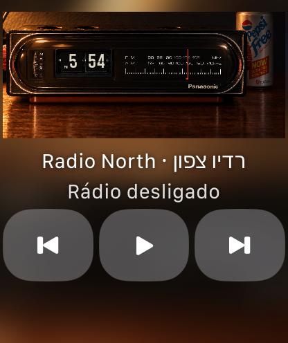 Captura de desenvolvimento da BTTF Radio no Apple Watch com controlos de reprodução